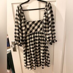 MIDI length dress. Puffy sleeves. Fit size 14-18.